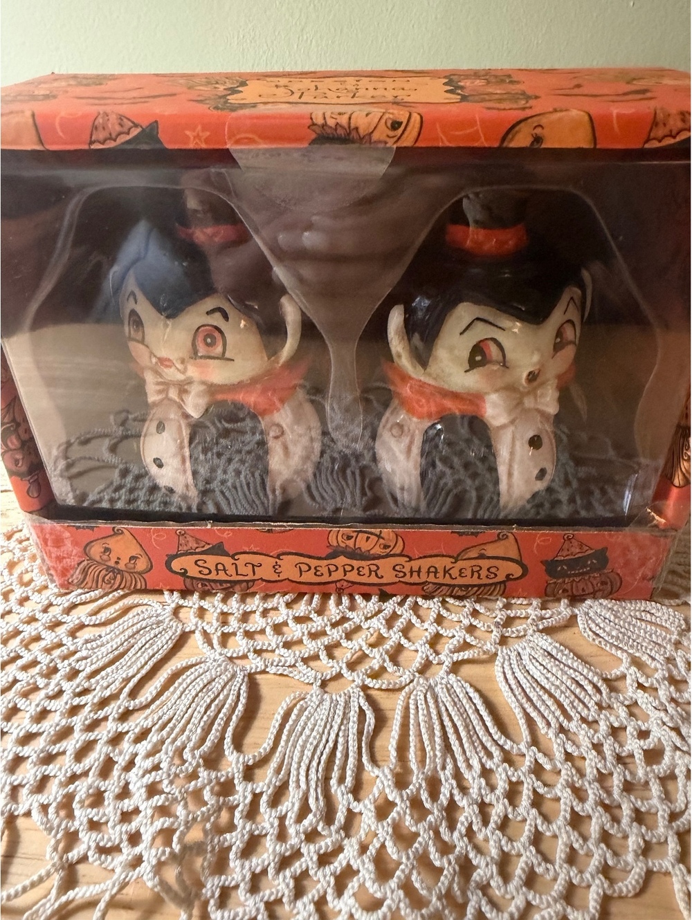 Johanna Parker  Halloween Salt & Pepper Shakers Set - Picture 2 of 3